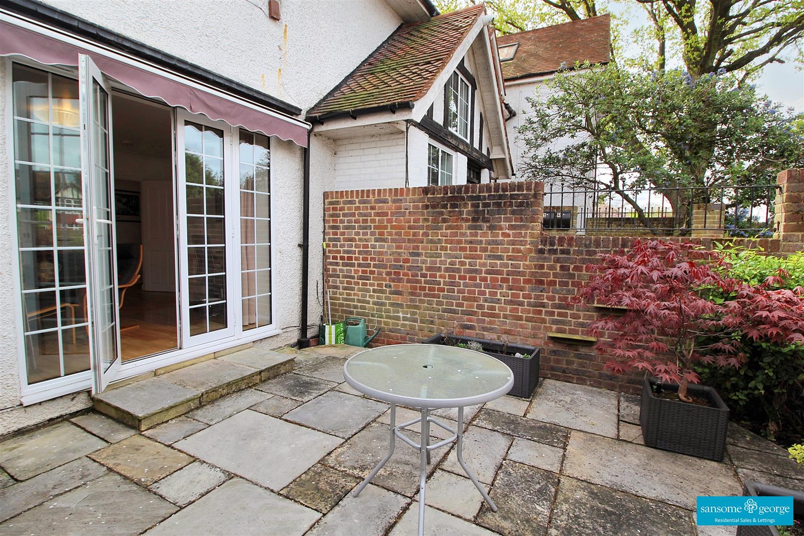2 bed property in Grovelands Road, Reading